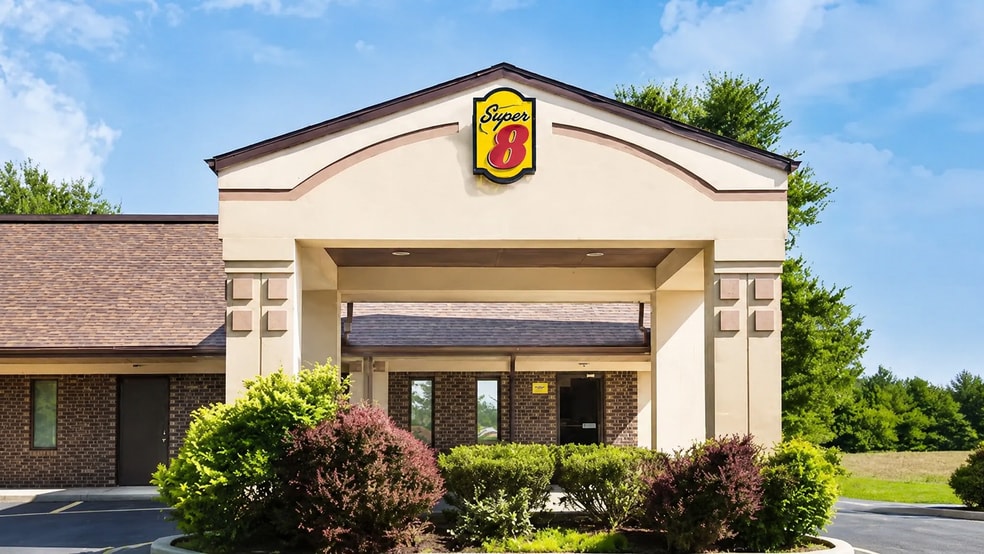 More Photos Of 400 Abes Way, Taylorville Hotel For Sale