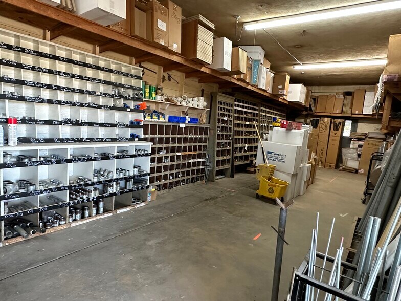 More Photos Of 1308 Simmons Ave, Jourdanton Garden Center For Sale