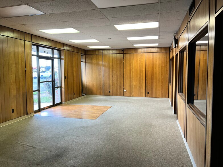 More Photos Of 827 19th St N, Bessemer Unknown For Lease