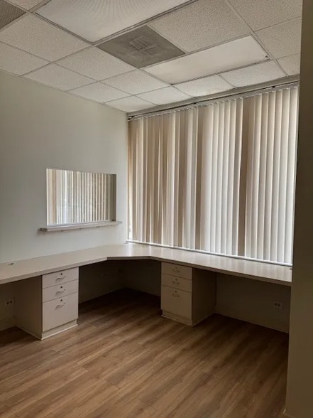 More Photos Of 2306-2310 W Touhy Ave, Chicago Apartments For Lease