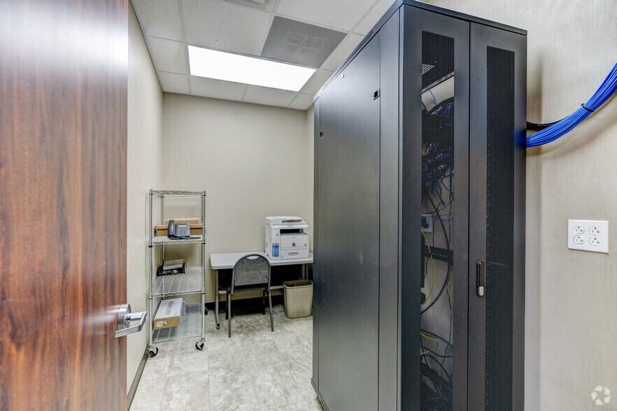 More Photos Of 13802 Furman Rd, Houston Warehouse For Lease