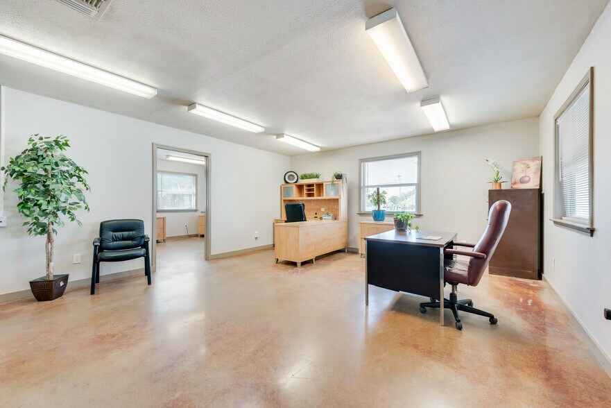 More Photos Of 4331 Cement Valley Rd, Midlothian Warehouse For Sale