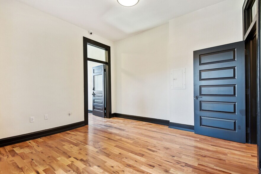 More Photos Of 5 N Park St, Sapulpa Storefront For Lease