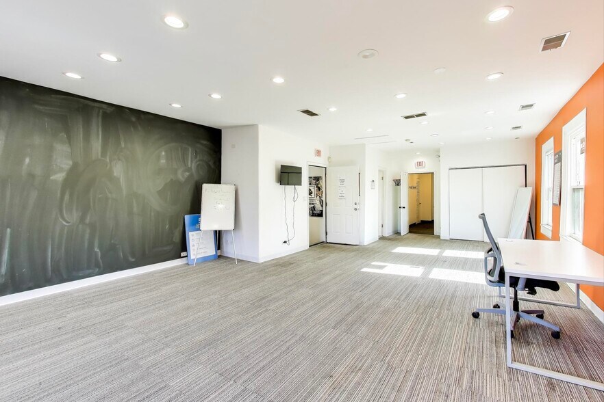 More Photos Of 2435 N Ashland Ave, Chicago Office Residential For Sale