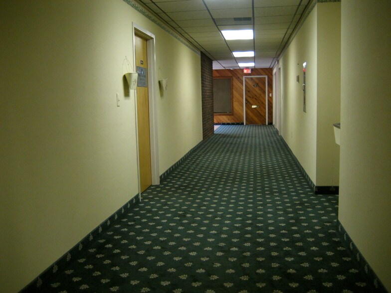 More Photos Of 33 Sicomac Rd, North Haledon Office For Lease