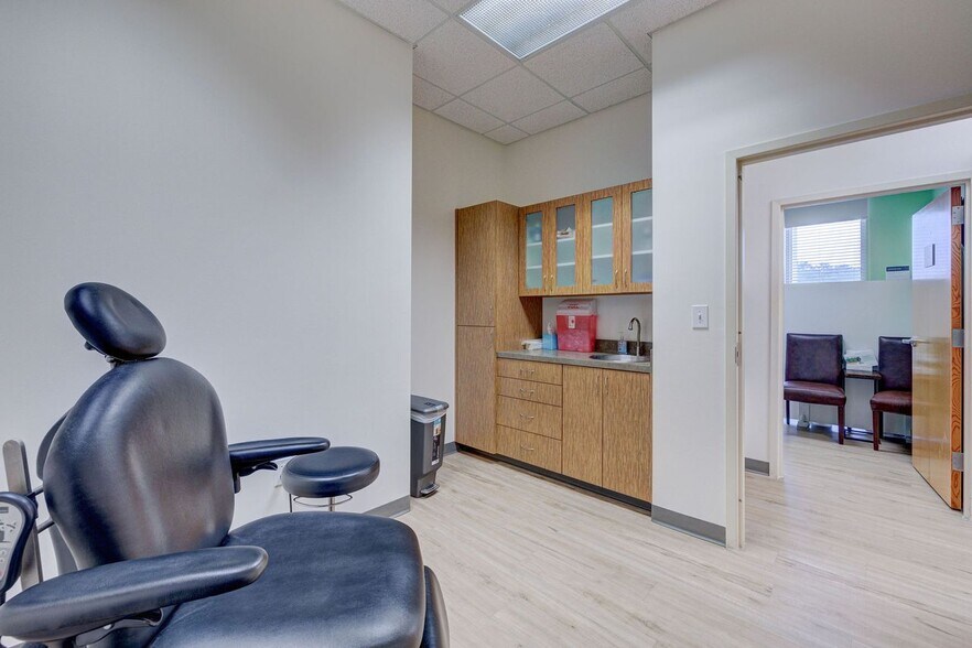 More Photos Of 1717 Shipyard Blvd, Wilmington Medical For Lease