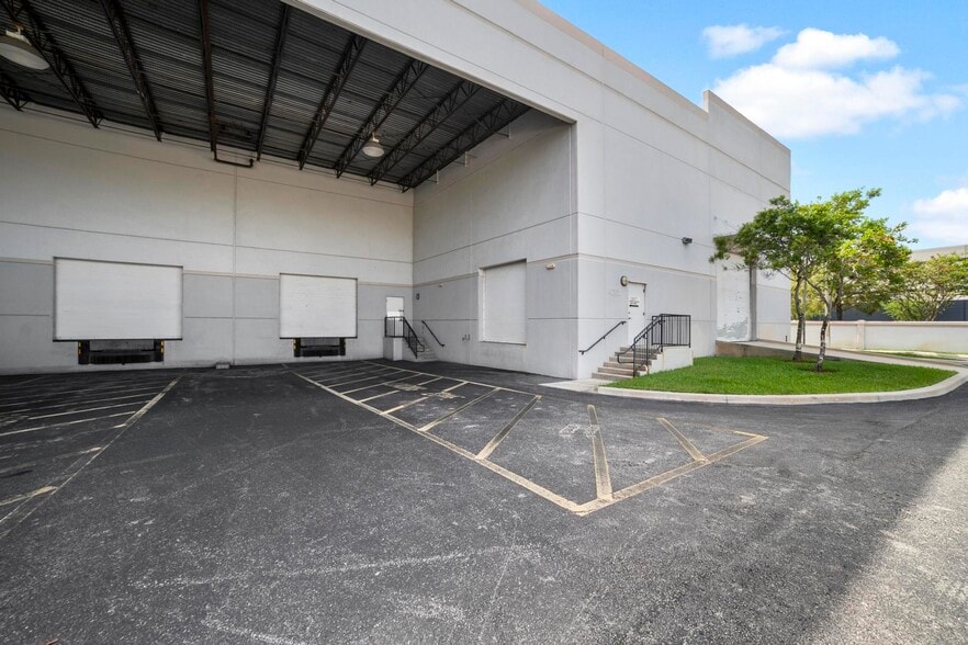 More Photos Of 4201 NW 124th Ave, Coral Springs Warehouse For Lease