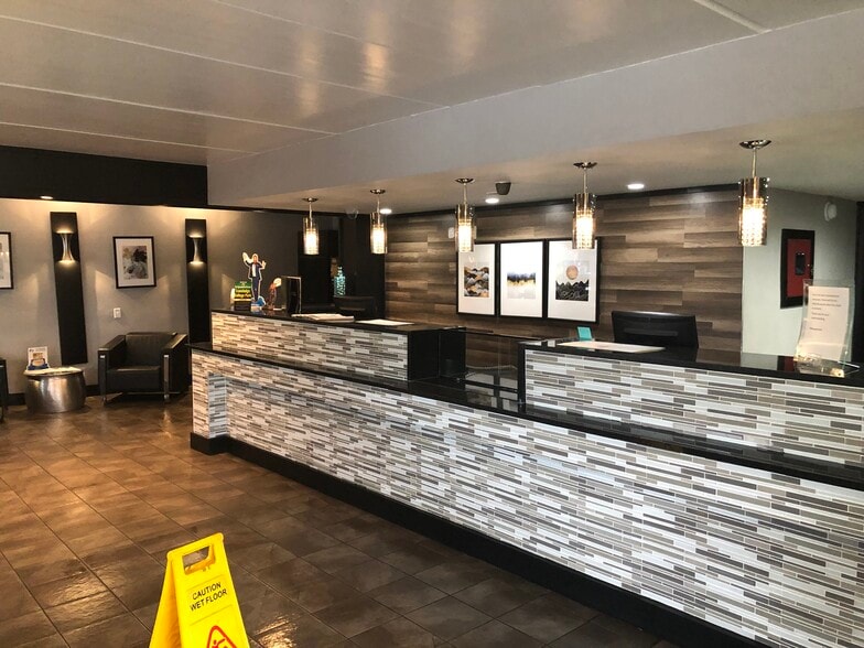 More Photos Of 2471 Old National Pky, College Park Hotel For Sale