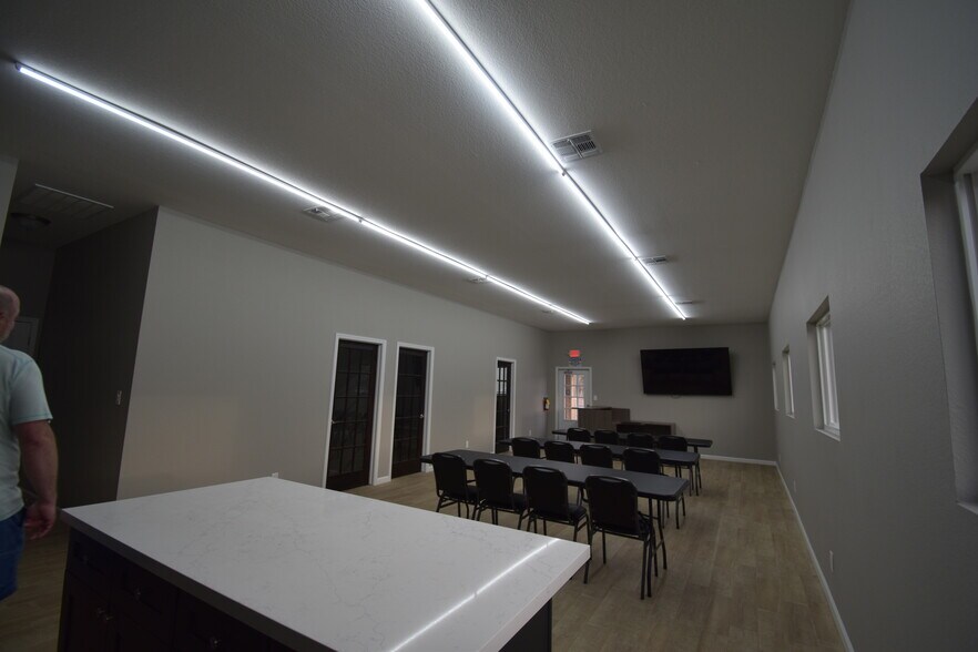 More Photos Of 11395 FM 2432 Rd, Willis Light Manufacturing For Sale