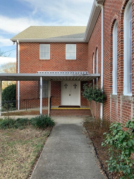 More Photos Of 830 Church St, Kings Mountain Specialty For Sale