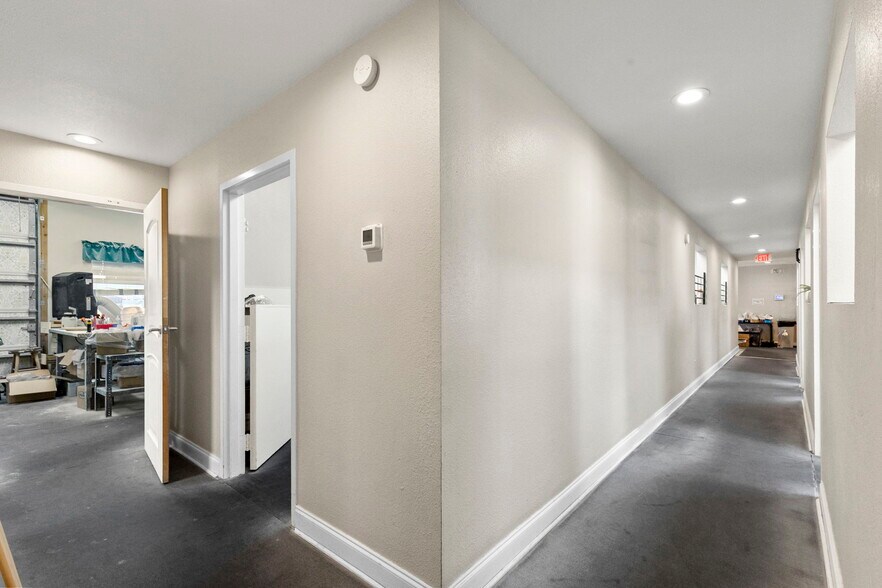 More Photos Of 1237 Lady Marion Ln, Dunedin Office For Lease