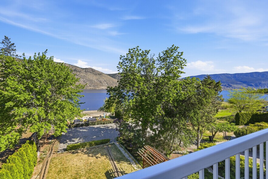 More Photos Of 7001 Savona Access Rd, Thompson-Nicola Hotel For Sale