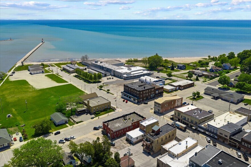 More Photos Of 203 Ellis St, Kewaunee Office For Sale