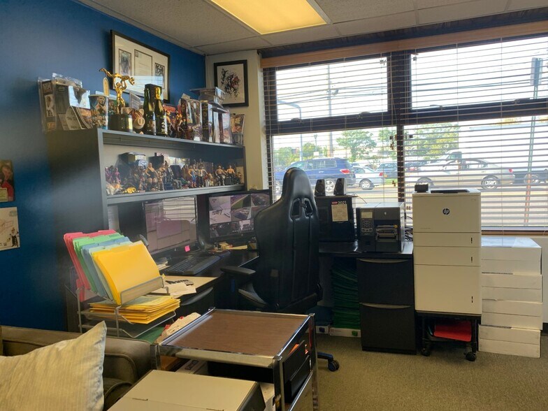 More Photos Of 50 Mill Rd, Freeport Manufacturing For Sale