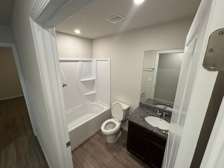 More Photos Of 6535 Sweetbay Ln, Jacksonville Apartments For Sale