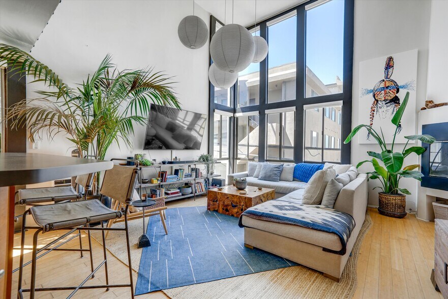 More Photos Of 14 Mast, Marina Del Rey Apartments For Sale