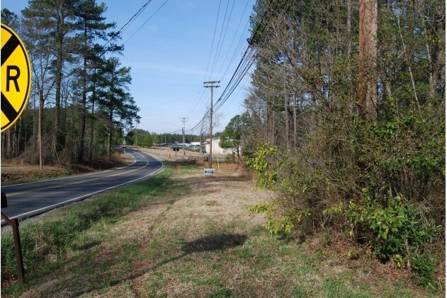 More Photos Of 2517 Riddle Rd, Durham Showroom For Lease