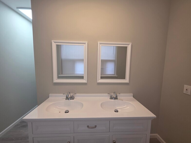 More Photos Of 413-417 Frelinghuysen Ave, Newark Light Distribution For Sale