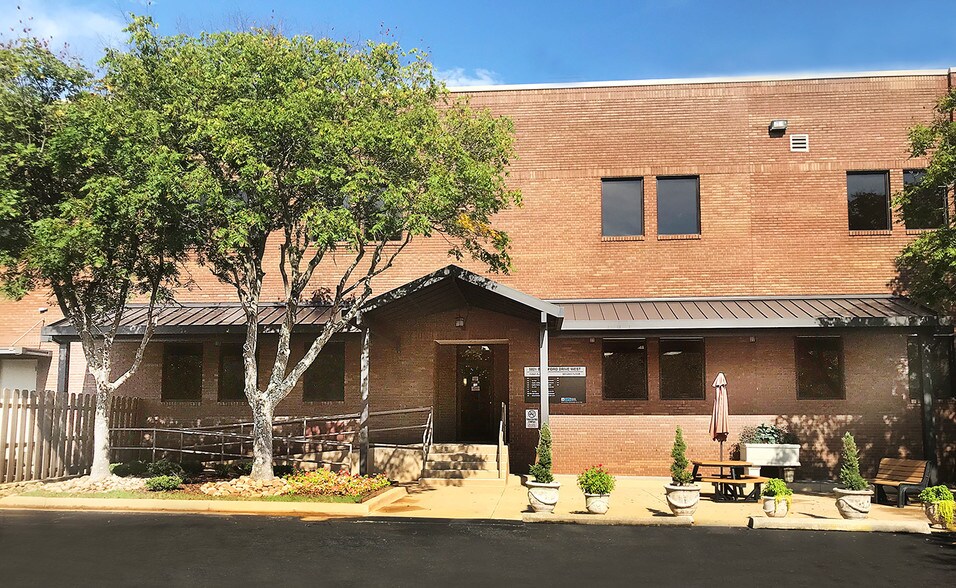 More Photos Of 5021 Bradford Dr NW, Huntsville Office Residential For Lease