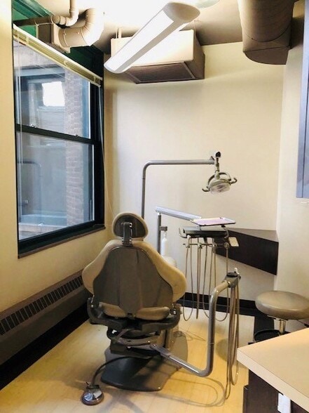 More Photos Of 50 E Washington St, Chicago Office For Sale