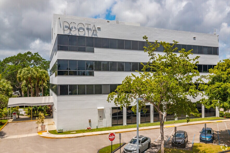 More Photos Of 1815 Griffin Rd, Dania Beach Office For Lease