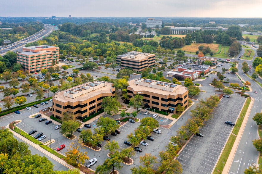 More Photos Of 814 W Diamond Ave, Gaithersburg Office For Sale