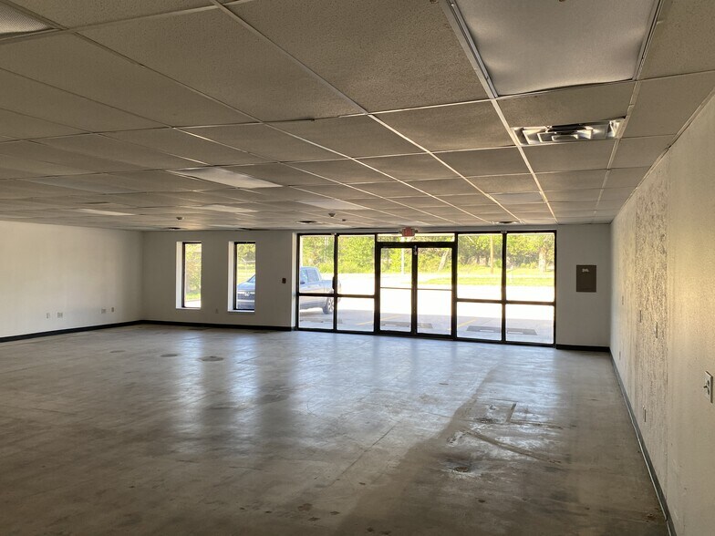 More Photos Of 2400 S Classen Blvd, Norman General Retail For Lease