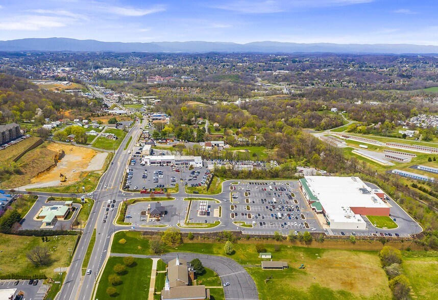 More Photos Of 1015 Richmond Ave, Staunton General Retail For Lease