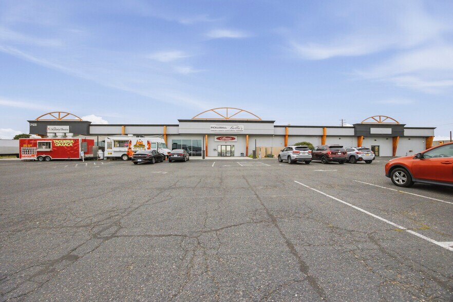More Photos Of 7425 W Clearwater Ave, Kennewick Freestanding For Sale