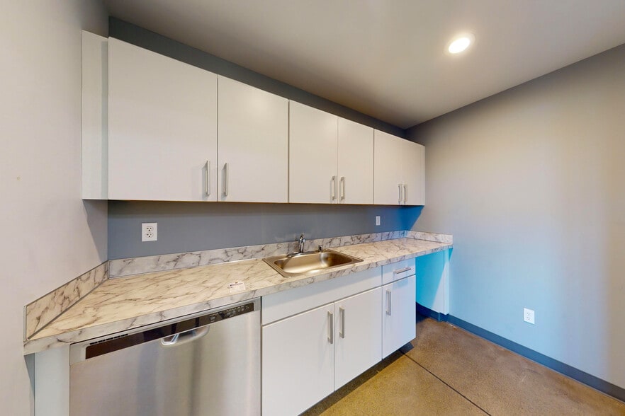 More Photos Of 1801 Bay NW dr, Olympia Office For Sale
