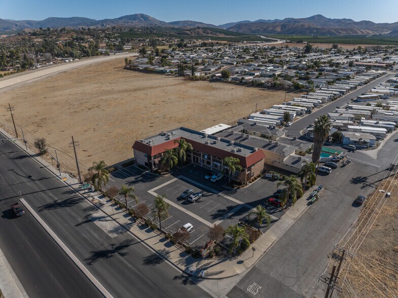 More Photos Of 43613 Ca-74, Hemet Unknown For Lease