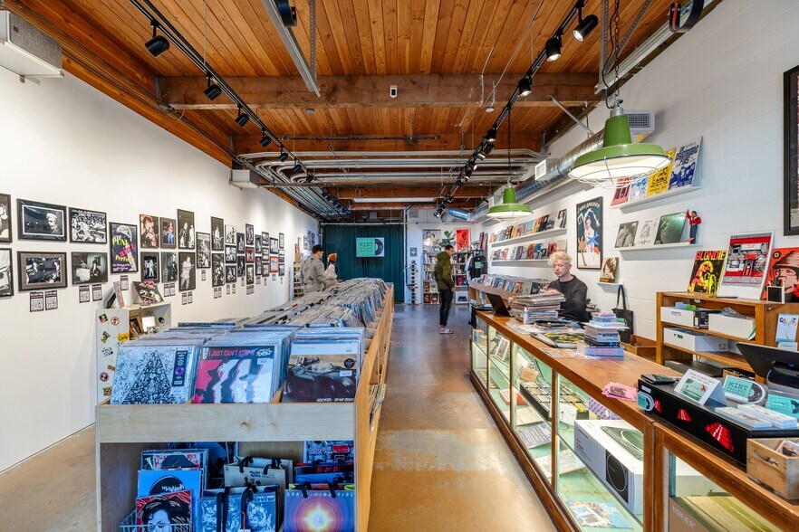 More Photos Of 3900 N Mississippi Ave, Portland Storefront Retail Office For Sale