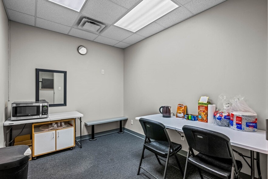 More Photos Of 1774 S Grant Ave, Springfield General Retail For Sale