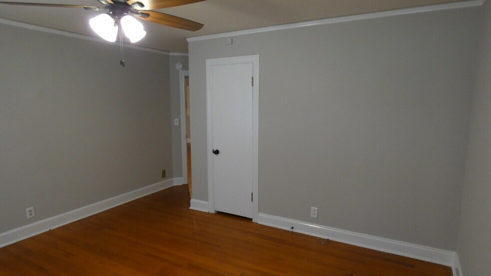More Photos Of 2911 Middle Tennessee Blvd, Murfreesboro Office Residential For Lease