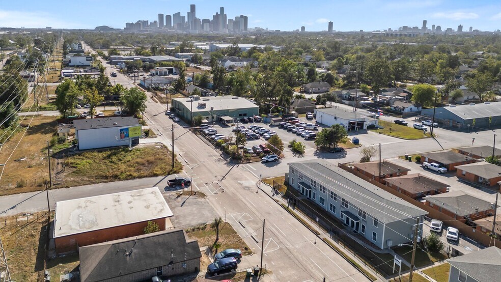 More Photos Of 3802 Hardy St, Houston Freestanding For Lease
