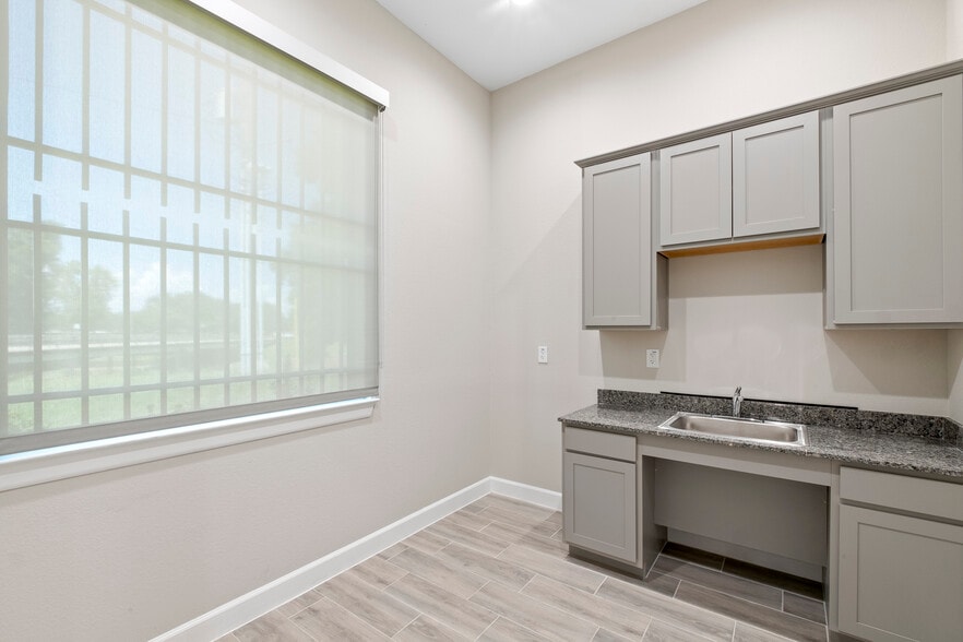 More Photos Of 4220 Cartwright Rd, Missouri City Medical For Sale