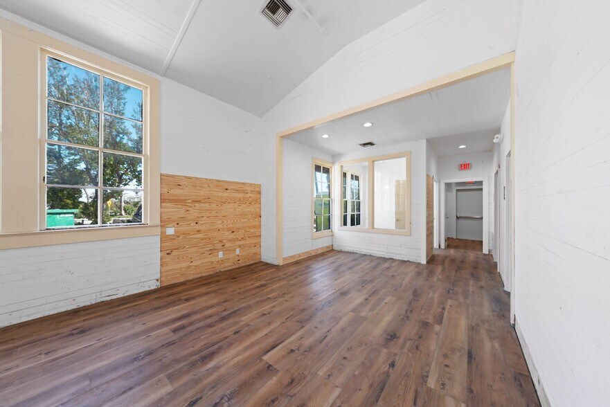 More Photos Of 520 Tarpon Bay Rd, Sanibel General Retail For Sale