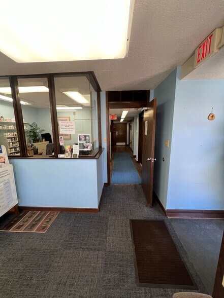 More Photos Of 1012 W Fairchild St, Danville Office For Sale