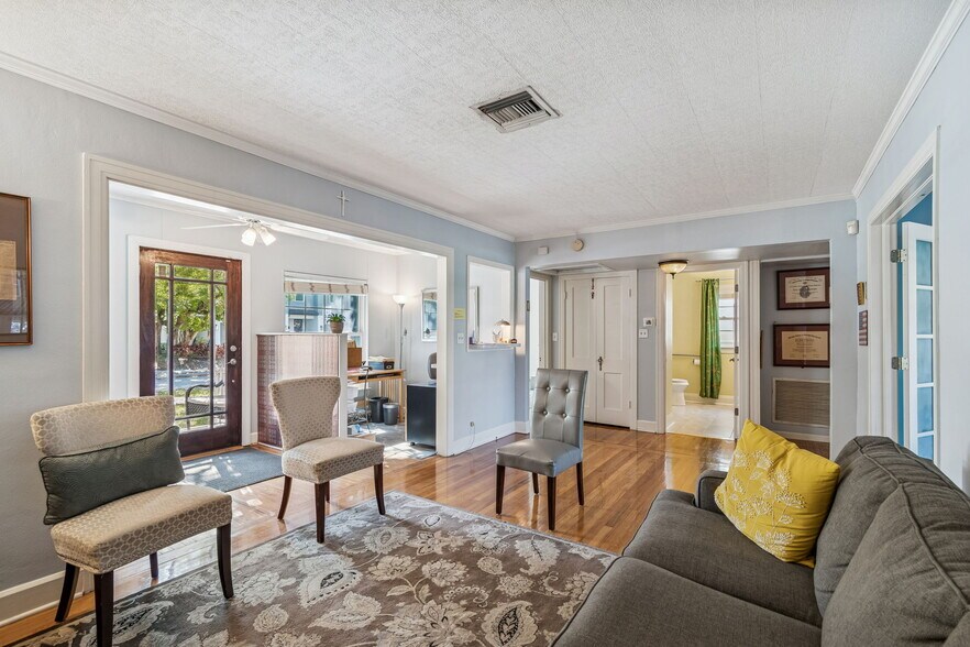 More Photos Of 3705 S Macdill Ave, Tampa Medical For Sale