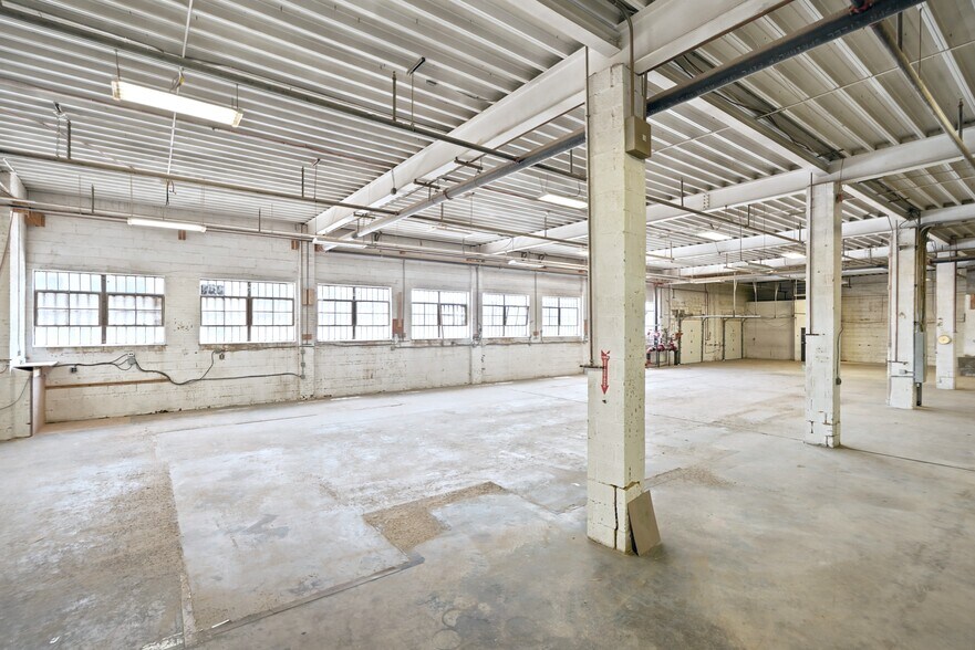 More Photos Of 931 Brentwood Rd NE, Washington Warehouse For Lease