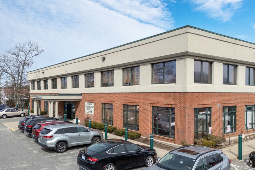 More Photos Of 2 Wake Robin Rd, Lincoln Medical For Lease