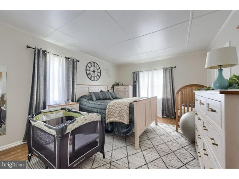 More Photos Of 240 Railroad Ave, Bird In Hand Flex For Sale