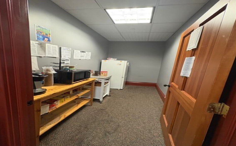 More Photos Of 91 Toledo St, Farmingdale Warehouse For Sale