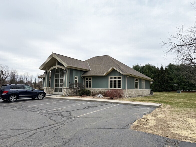 More Photos Of 7971 Moorsbridge Rd, Portage Medical For Lease