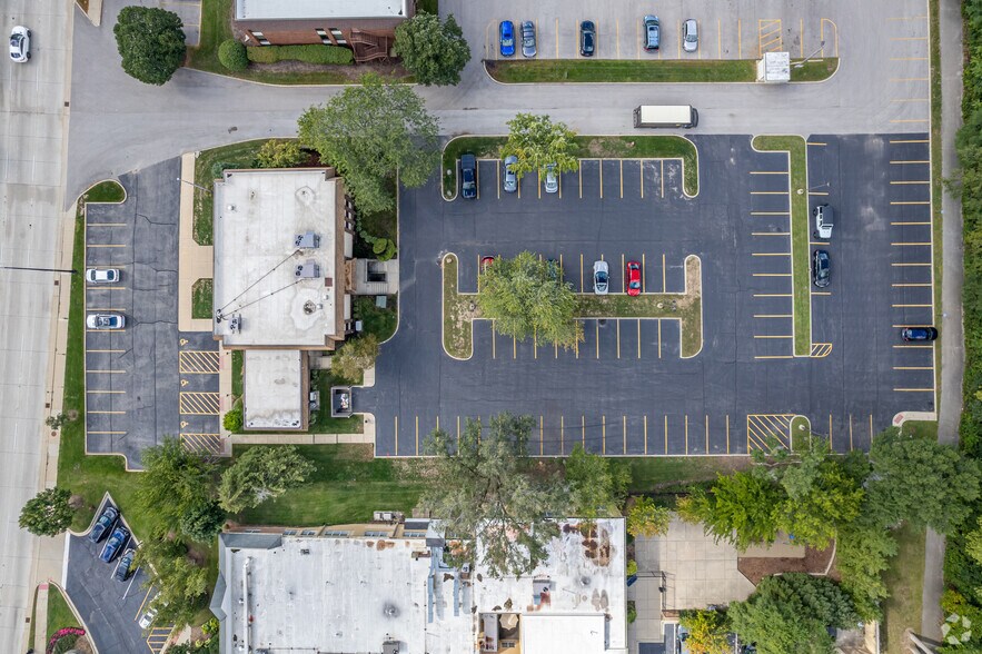 More Photos Of 261 E Lake St, Bloomingdale Office For Lease