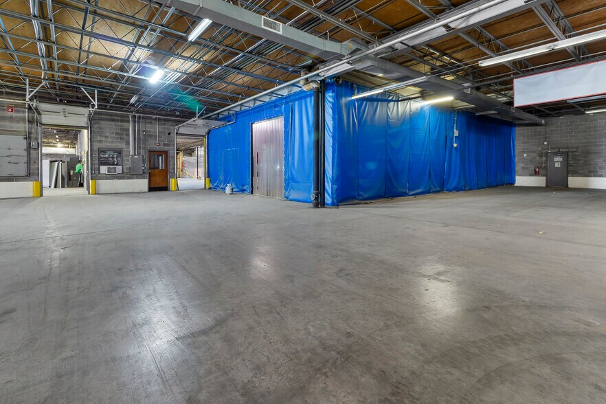 More Photos Of 2828 Tobey Dr, Indianapolis Distribution For Lease