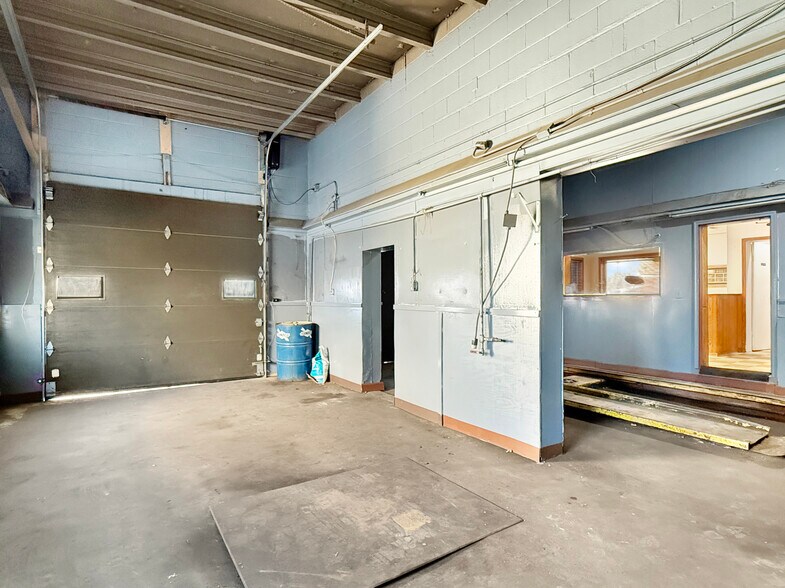 More Photos Of 2200 Easton Blvd, Des Moines Auto Dealership For Sale