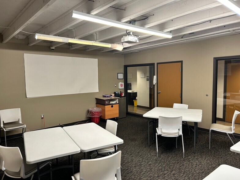 More Photos Of 31330 Schoolcraft Rd, Livonia Medical For Sale