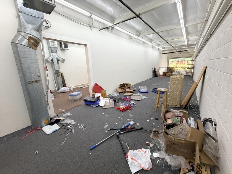 More Photos Of 951 Crocker St, Los Angeles Storefront Retail Office For Lease