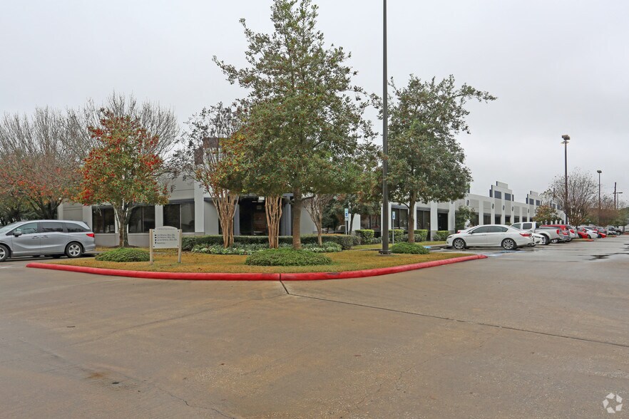 More Photos Of 210-240 Spring Hill Dr, The Woodlands Unknown For Lease